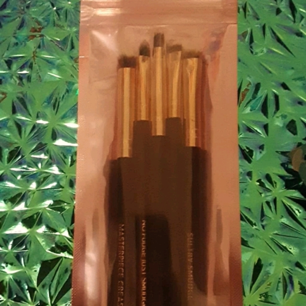 Motd brushes